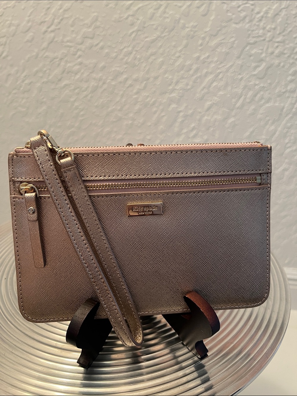 KATE SPADE NWOT metallic ROSE PINK NWOT wristlet clutch with gold hardware